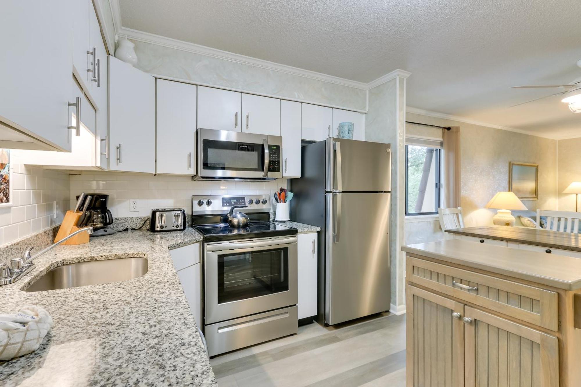 Hilton Head Condo With Balcony And Pool, Walk To Beach Hilton Head Island Exteriör bild